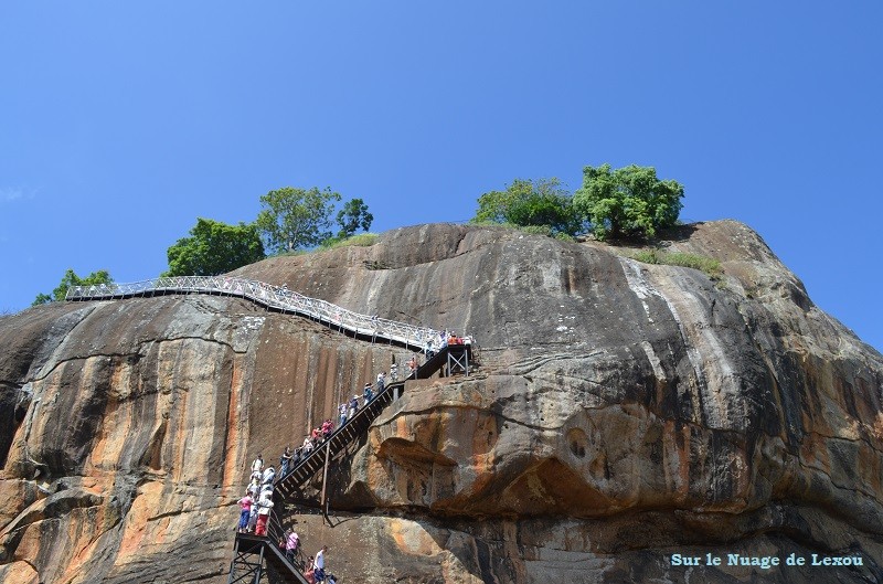 Escaliers Sigiriya rocher du lion