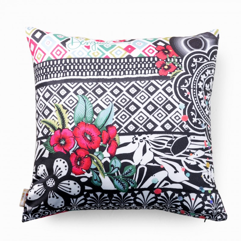 Coussin carr+® imprim+® B&W Luxury Desigual