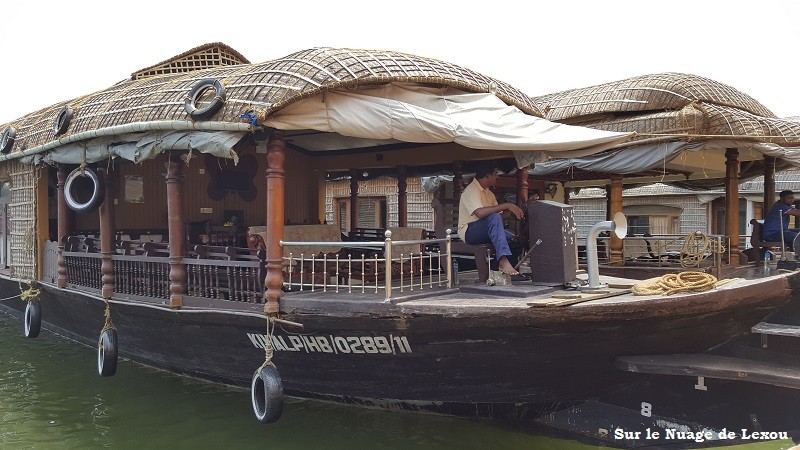 houseboat backwaters