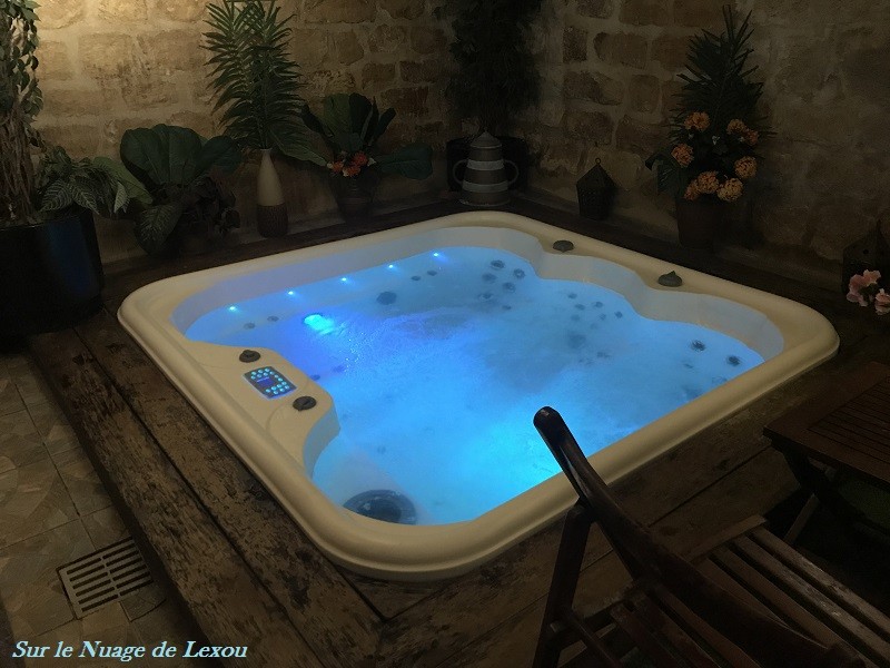 JACUZZI LES BAINS D'AGNIA