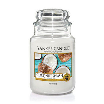 Une bougie jarre Yankee Candle à l'eau de noix de coco, et dieu sait que j'adore par dessus tout la coco!