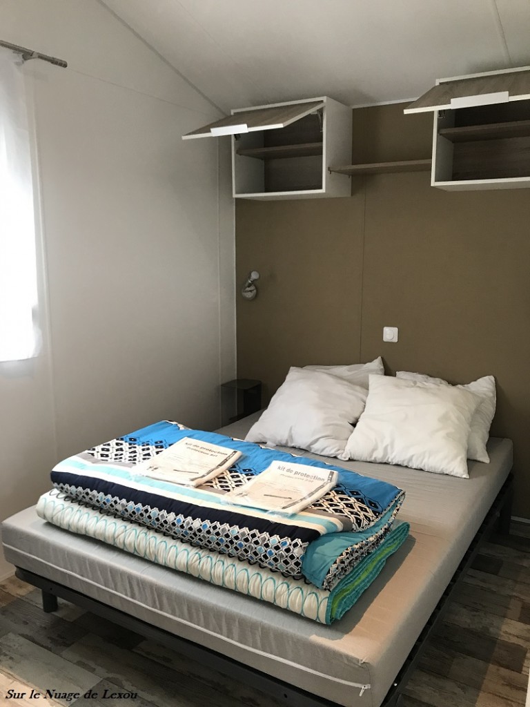 CHAMBRE PARENTALE MOBIL HOME VERANDA RIDEAU