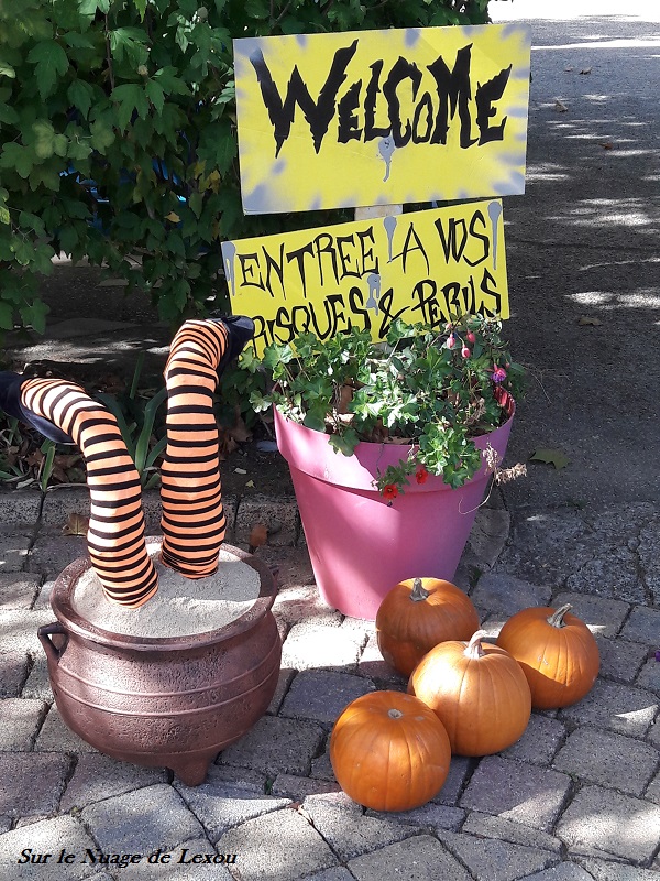 FRANCE MINIATURE HALLOWEEN