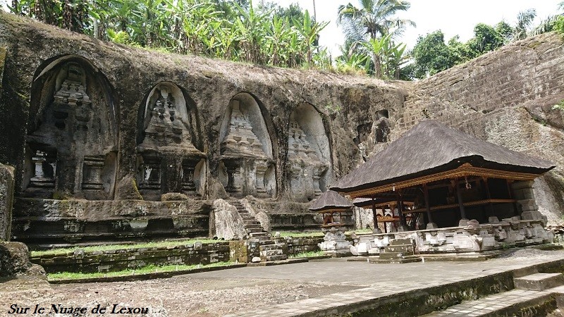 TOMBEAUX GUNUNG KAWI