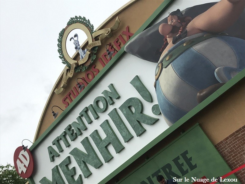 ATTENTION MENHIR PARC ASTERIX