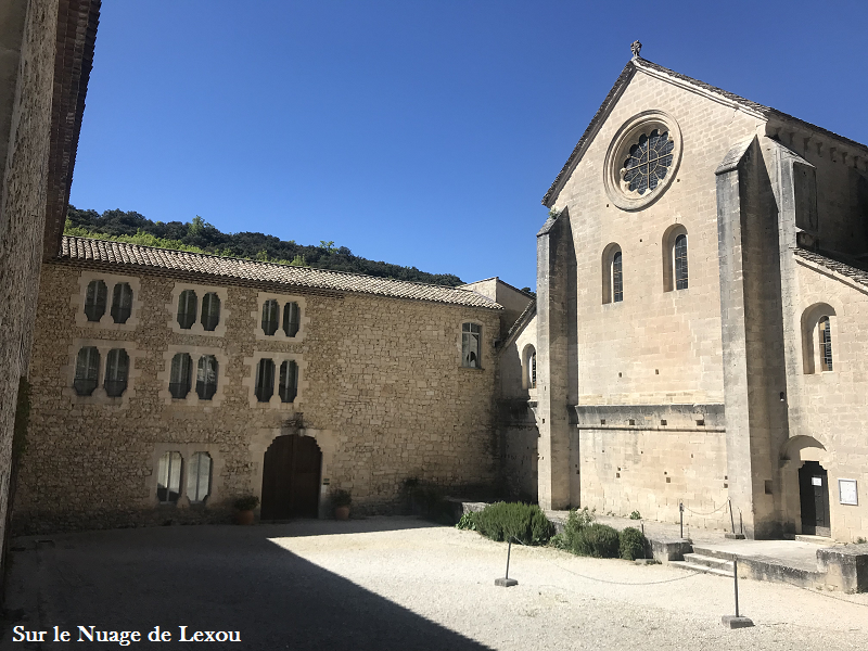 abbaye-de-senanque-vaucluse-gorde