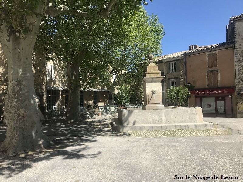 place-fontaine-gordes