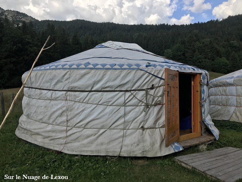 yourte-refuge-des-garins-bauges