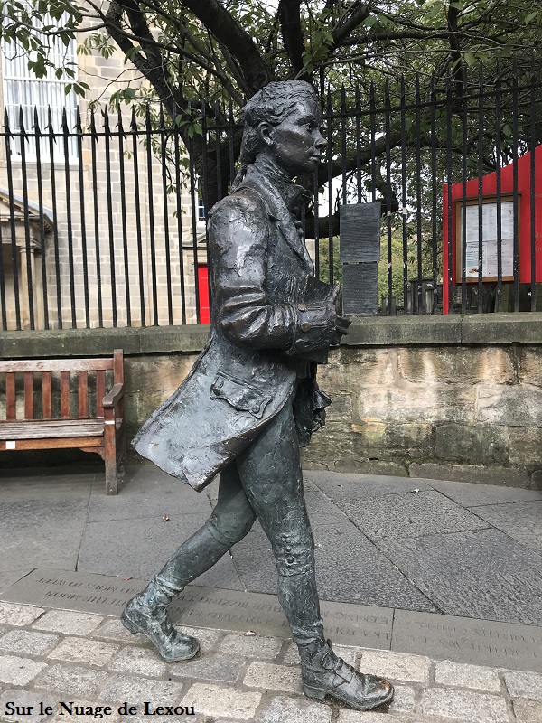EDIMBOURG STATUE